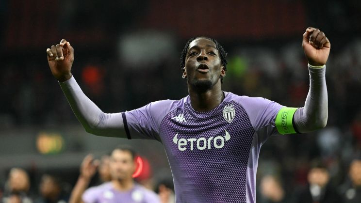 Man Utd melangsungkan perbincangan transfer Axel Disasi mereka mempunyai tujuan untuk menaklukkan PSG dan Bayern persaingan