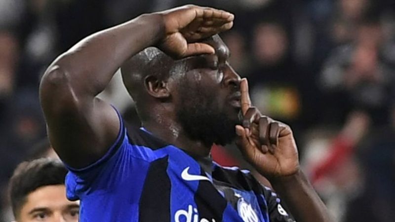 Gerakan Lukaku dekatkan jarinya ke bibir