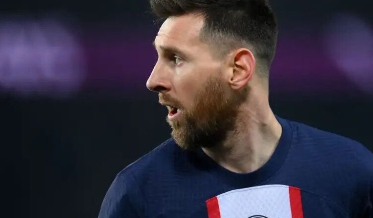 Berapa penghasilan Messi per bulan dalam proposal Al Hilal, dari Arab Saudi?
